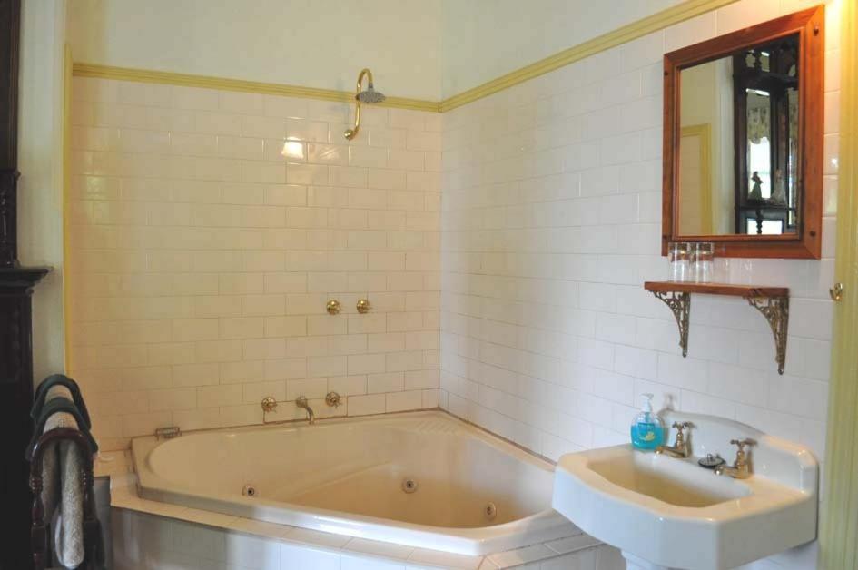 ออมิสตันเฮาส์ Bed & Breakfast สตรอน ห้อง รูปภาพ