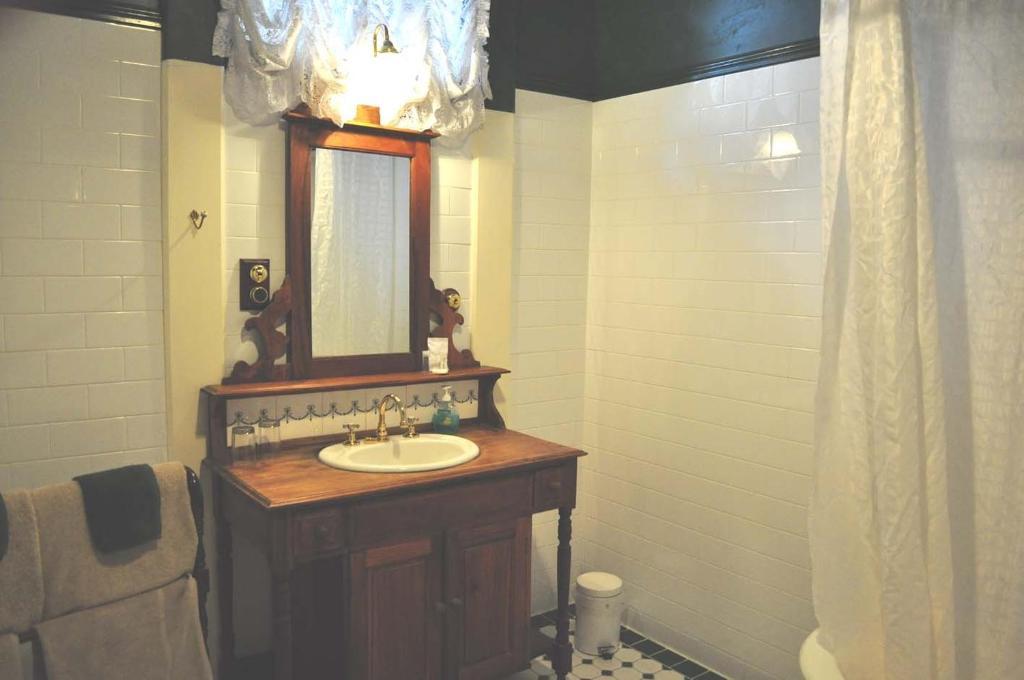 ออมิสตันเฮาส์ Bed & Breakfast สตรอน ห้อง รูปภาพ