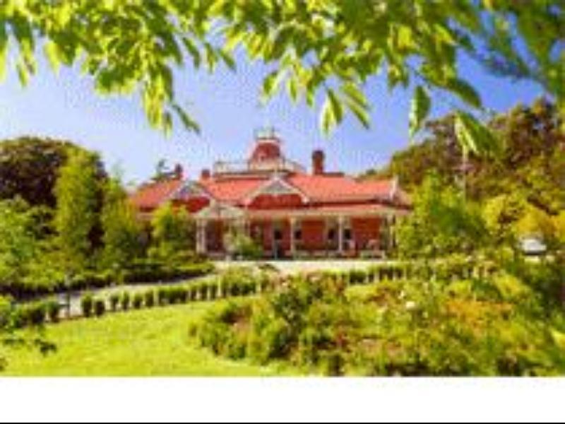 ออมิสตันเฮาส์ Bed & Breakfast สตรอน ภายนอก รูปภาพ